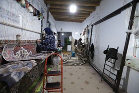 قالی‌بافی توسط خانواده‌های روستای جیریا