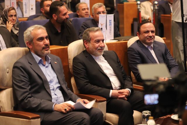 حضور سید عباس عراقچی در همایش ملی توانمندی ها و فرصت های سرمایه گذاری مناطق آزاد و تجاری ایران عراقچی: چارچوبهای جدیدی برای معاونت دیپلماسی اقتصادی طراحی شده است