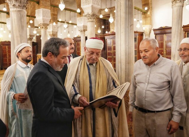 بازدید وزیر امور خارجه از مسجد «جامع الزیتونه» و دیدار با مفتی کل تونس