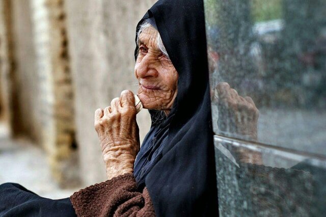 سالمندی صبر سنگین، شعله سکوت