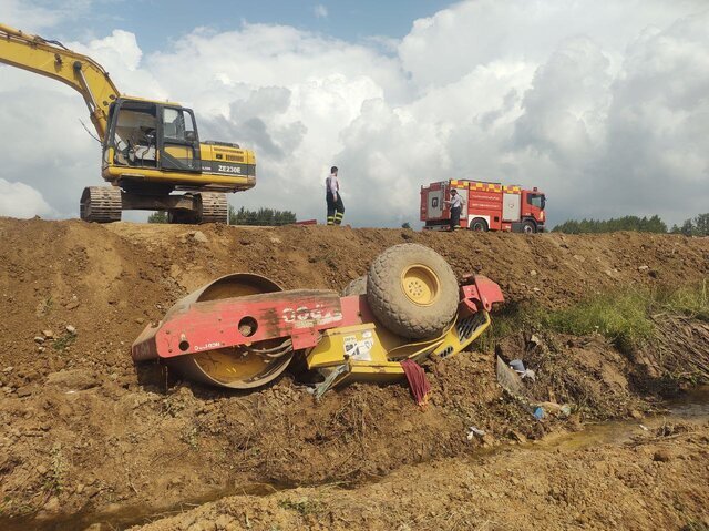 عکس خبر تزئینی است مرگ راننده غلتک در بهمئی