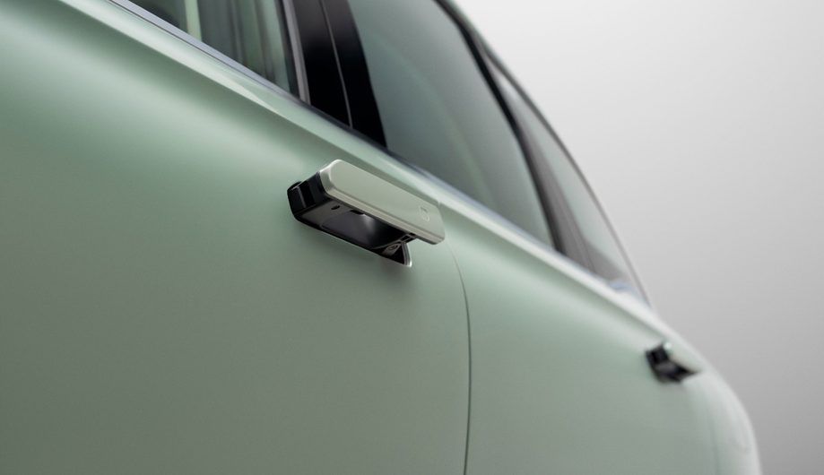 اوج شکوه و نوآوری در یک شاسی بلند؛ اف 9 تمامچرخ محرک، پرچمدار برند فونیکس