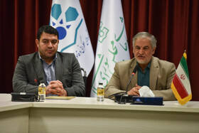 رسول رکنی‌زاده، رئیس دانشگاه اصفهان و حمزه صفربیگی، مشاور رئیس مرکز پژوهش های مجلس و  دبیر اندیشکده های حکمرانی و قانون‌گذاری مرکز پژوهش های مجلس شورای اسلامی در آیین افتتاح اندیشکده حکمرانی و قانون‌گذاری - اصفهان