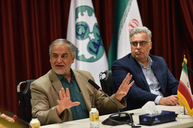 حمیدرضا صفوی مدیر اندیشکده حکمرانی و قانون گذاری استان اصفهان و رسول رکنیزاده، رئیس دانشگاه اصفهان در آیین افتتاح اندیشکده حکمرانی و قانون گذاری - اصفهان