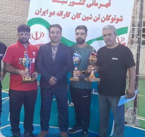مدال‌آوری خوزستانی‌ها در مسابقات کاراته و شنا کشور