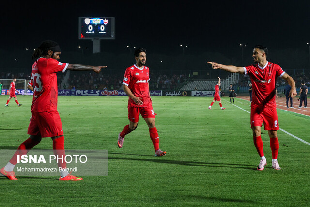 تساوی چادرملو و پرسپولیس در نیمه نخست