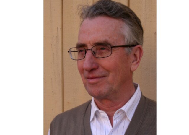 اهدای جایزۀ افشار به «بو اوتاس» اهدای جایزۀ افشار به «بو اوتاس»