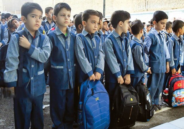 لباسی که باید نماد برابری باشد باری بر دوش خانواده‌ها شده‌ است