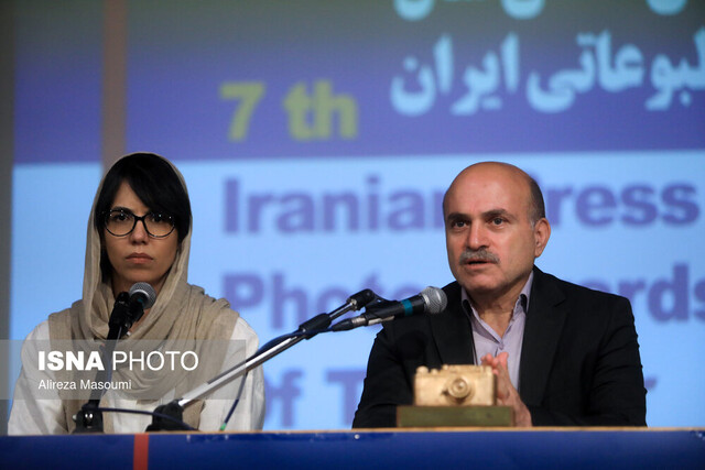 عکاس خبری چشم جامعه است/ به او اجازه کار بدهیم