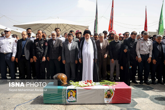 تشییع پیکر شهید آتشنشان «رضا فخریان» در مشهد