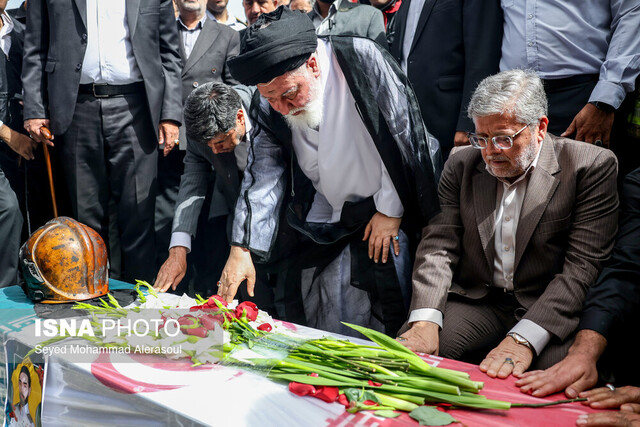 تشییع پیکر شهید آتش‌نشان «رضا فخریان» در مشهد
