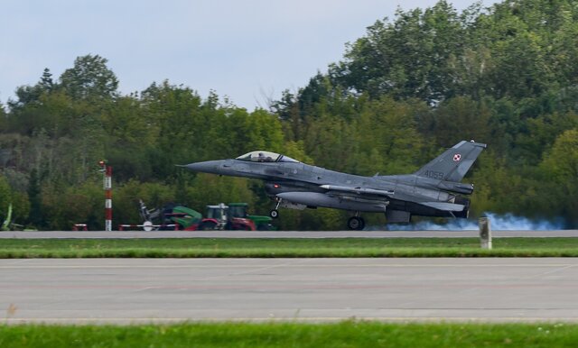 اف-۱۶ نیروی هوایی لهستان رسانههای غربی: ناتو در برابر پهپادها بیدفاع است