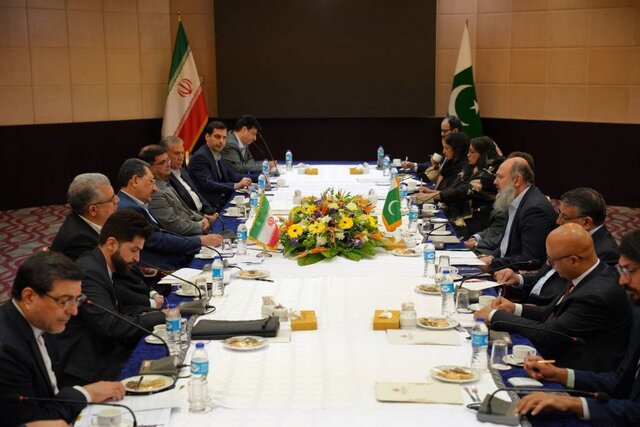 هدفگذاری ایران و پاکستان برای ۱۰ میلیارد دلار تجارت/ تاکید بر راهاندازی شرکت مشترک و تسهیل تهاتر کالا