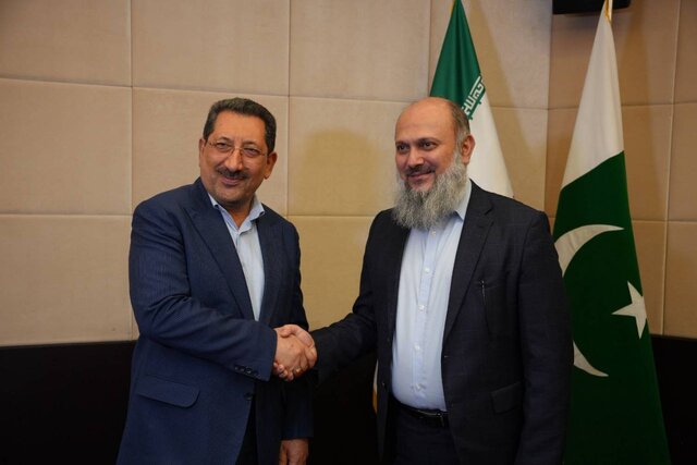 هدفگذاری ایران و پاکستان برای ۱۰ میلیارد دلار تجارت/ تاکید بر راهاندازی شرکت مشترک و تسهیل تهاتر کالا