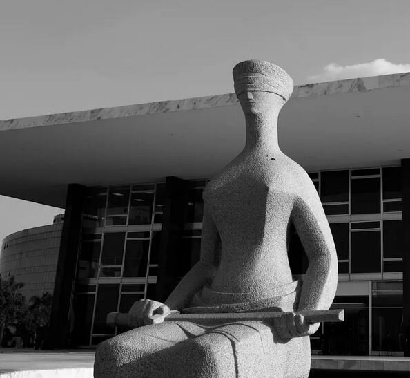 تندیس عدالت مقابل دیوان عالی برزیل از لولا داسیلوا به ترامپ: دموکراسی و حاکمیت برزیل قابل مذاکره نیست