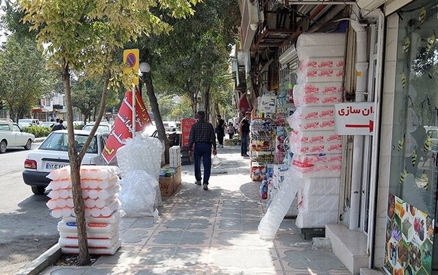پلمب ۲۱ واحد صنفی متخلف و صدور ۸۳۴ اخطار برای آزادسازی پیاده‌روهای شیراز