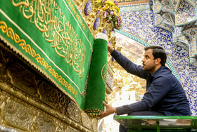 گل آرایی ضریح حضرت معصومه (س) به مناسبت سالروز ورود ایشان به قم