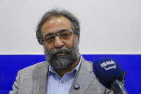 شعر رسالتی هدفمند برای حفظ هویت جامعه دارد