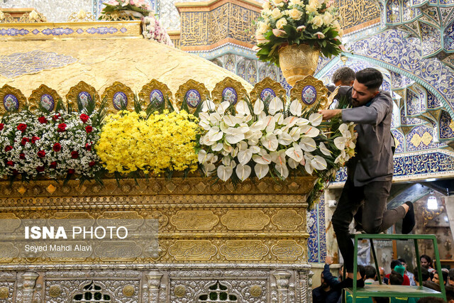 گل آرایی ضریح حضرت معصومه (س) به مناسبت سالروز ورود ایشان به قم