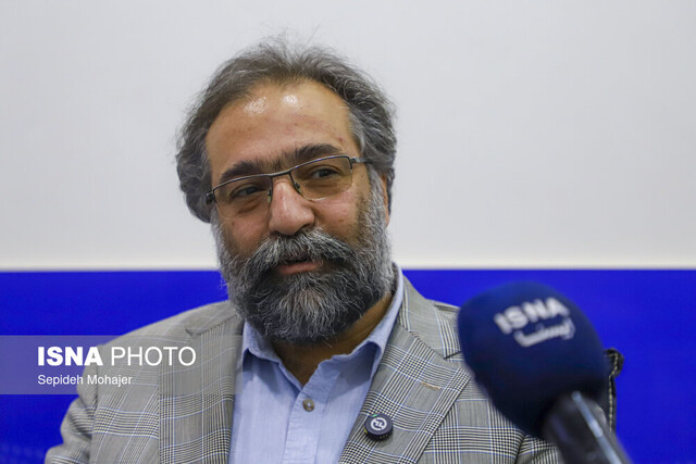 شعر رسالتی هدفمند برای حفظ هویت جامعه دارد