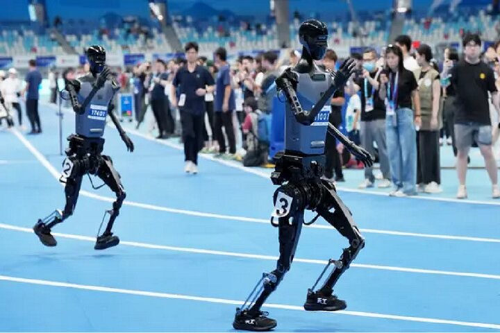 ربات انساننمای برنده ماراتن، ارزیاب کفش ورزشی شد ربات انساننمای برنده ماراتن، ارزیاب کفش ورزشی شد