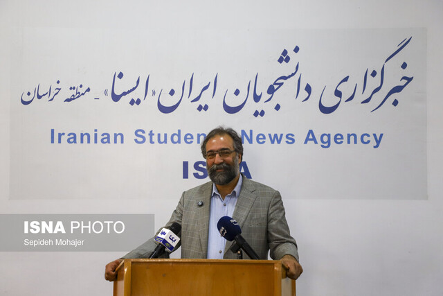 شعر رسالتی هدفمند برای حفظ هویت جامعه دارد