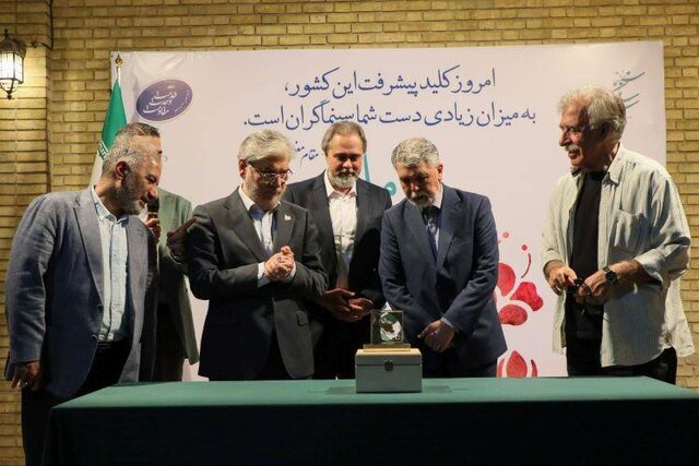 «نشان ملی سینما برای وطن» به چه کسانی اهدا می شود؟