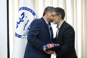 حسین امینی مشهدی رییس سابق جهاددانشگاهی خراسان رضوی، علیرضا حاتمی، رییس جهاددانشگاهی خراسان رضوی در تودیع معارفه رییس جهاددانشگاهی استان خراسان رضوی
