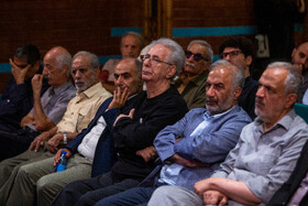 اسماعیل عباسی در مراسم اعطای هفتمین دوره نشان عکس سال مطبوعاتی ایران