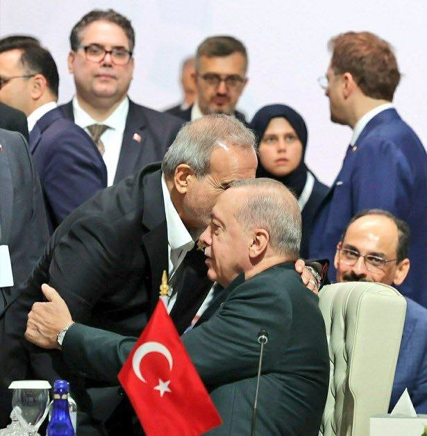 چرا عکسهای حاشیهای سیاستمداران جنجالی میشود؟