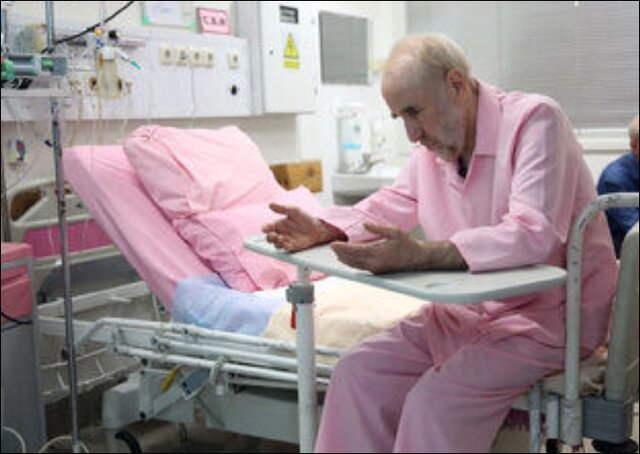 چرا عکسهای حاشیهای سیاستمداران جنجالی میشود؟