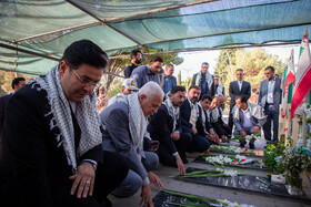 ادای احترام به شهدا جنگ تحمیلی ۱۲ روزه 