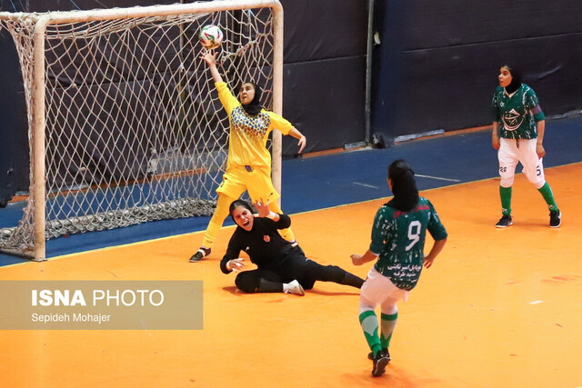 عکس آرشیوی است شکستناپذیری دختران استقلال در فوتسال/ مدافع قهرمانی باخت