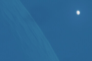 گذر زهره از پشت هلال ماه