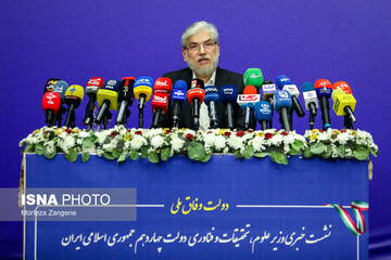 وجود ۱۸۰۰ مرکز دانشگاهی در کشور آزار دهنده است/ تعدد مراکز کیفیت را کاهش داده است