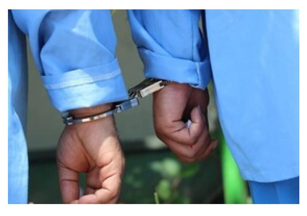 دستگیری ۹ نفر از کارکنان شهرداری دلفان به اتهام اختلاس دستگیری ۹ نفر از کارکنان شهرداری دلفان به اتهام اختلاس
