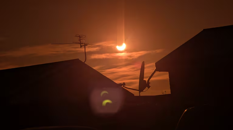 تصاویری از خورشیدگرفتگی جزئی ساعاتی پیش