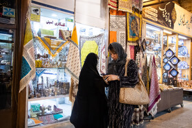در جهان بیش از ۶۰۰ رشته صنایع‌دستی ثبت شده که ۳۰۰ رشته آن متعلق به  کشور ایران که۱۹۹ رشته در استان اصفهان در حال فعالیت است
