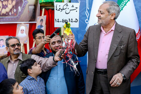 نواختن زنگ آغاز سال تحصیلی با حضور علیرضا کاظمی، وزیر آموزش و پرورش - مدرسه شاهد ابن‌ سینا تهران