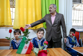 جشن شکوفه ها با حضور علیرضا کاظمی، وزیر آموزش و پرورش - مدرسه شاهد ابن‌ سینا تهران