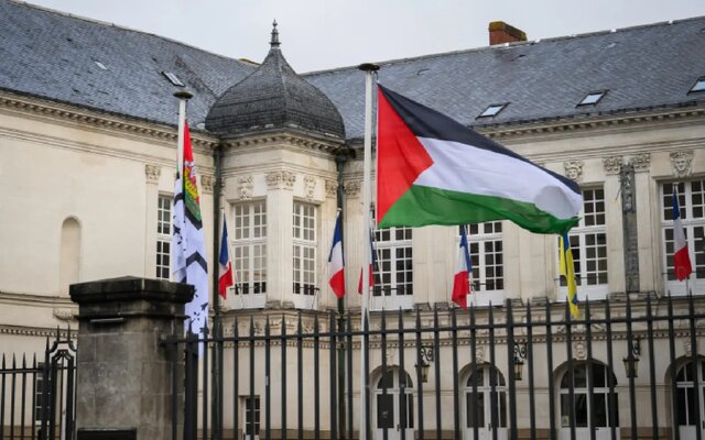 اهتزاز پرچم فلسطین در شهرداری‌های فرانسه