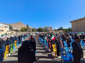 آموزش صرفاً محدود به کلاس‌های درسی نباشد