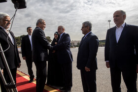 سعید اوحدی، رئيس سازمان بنیاد شهید، کامل تقوی نژاد، دبیر هیئت دولت و امین‌حسین رحیمی، وزیر دادگستری در مراسم بدرقه رسمی رئيس جمهور پیش از سفر به نیویورک