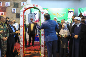 مراسم نواختن زنگ مهر، ایثار و مقاومت در کرمان