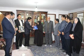 دیدار اعضای جهاد دانشگاهی اردبیل با خانواده شهید نوجوان