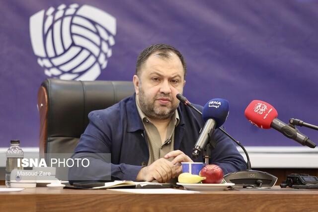 فوتبال ایران گرفتار سقفهای بیپایه شده است/چادرملو مسیر شفافیت را ادامه میدهد فوتبال ایران گرفتار سقفهای بیپایه شده است/چادرملو مسیر شفافیت را ادامه میدهد