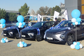 لحظه‌ای ماندگار برای مشتریان و نقطه شروع آینده‌ای سبز؛ آغاز تحویل نخستین سری اف ایکس تمام‌برقی در ایران