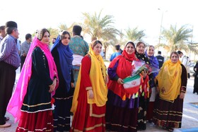 استقبال پرشور خوزستانی‌ها با ساز و دهل از مدال‌آوران جهانی زاگرب/ اهدای زمین مسکونی و سکه به فرنگی‌کاران از سوی استاندار