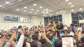 بازگشت قهرمانان جهانی کشتی فرنگی به شیراز با استقبال پرشور مردم