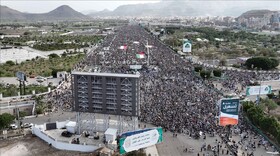 تظاهرات هزاران یمنی در دانشگاه صنعا در حمایت از مردم فلسطین